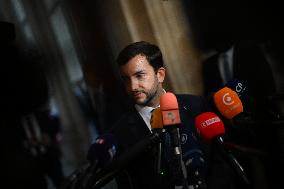 French Government Collapses as MPs Vote to Oust PM - Paris