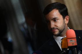 French Government Collapses as MPs Vote to Oust PM - Paris