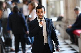 French Government Collapses as MPs Vote to Oust PM - Paris