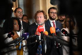 French Government Collapses as MPs Vote to Oust PM - Paris