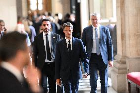 French Government Collapses as MPs Vote to Oust PM - Paris