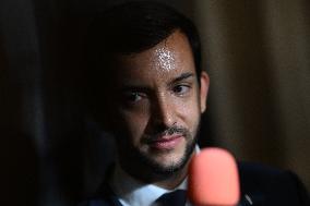 French Government Collapses as MPs Vote to Oust PM - Paris