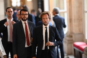 French Government Collapses as MPs Vote to Oust PM - Paris