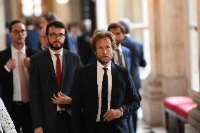 French Government Collapses as MPs Vote to Oust PM - Paris