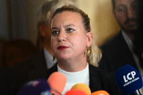 French Government Collapses as MPs Vote to Oust PM - Paris