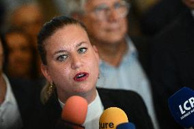 French Government Collapses as MPs Vote to Oust PM - Paris