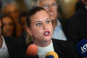 French Government Collapses as MPs Vote to Oust PM - Paris