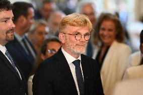 French Government Collapses as MPs Vote to Oust PM - Paris