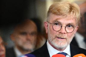 French Government Collapses as MPs Vote to Oust PM - Paris