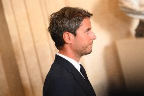 French Government Collapses as MPs Vote to Oust PM - Paris