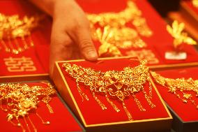 International Gold Prices Hit A Historic High