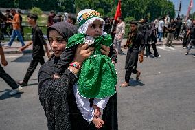 Kashmiri Shiites Mark Muharram Mourning - India