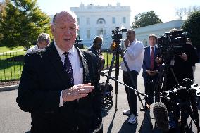 Tom Homan speaks with reporters - Washington