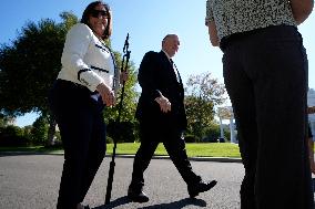 Tom Homan speaks with reporters - Washington