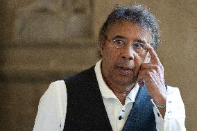 Laurent Voulzy visits the National Assembly - Paris