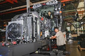 High-powered Tractor Assembles in Qingzhou
