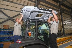 High-powered Tractor Assembles in Qingzhou