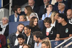 Natalie Portman At France And Iceland - Paris