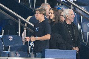 Natalie Portman At France And Iceland - Paris