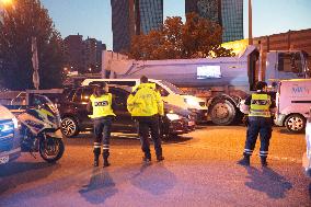 Bloquons-Tout At Porte de Bagnolet - Paris