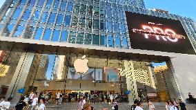 Apple Lowers iPhone 16 Price