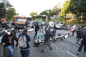 Bloquons-tout At Porte de Vincennes - Paris