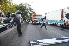 Bloquons-tout At Porte de Vincennes - Paris