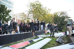 Bloquons-tout At Porte de Vincennes - Paris