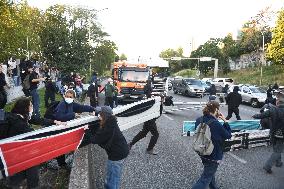 Bloquons-tout At Porte de Vincennes - Paris