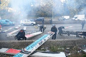 Bloquons-tout At Porte de Vincennes - Paris