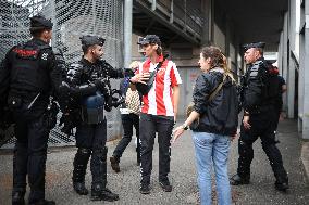 Bloquons-tout At Gare du Nord - Paris