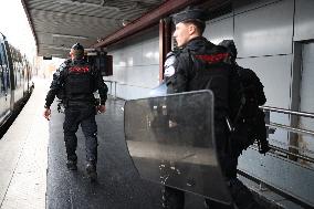 Bloquons-tout At Gare du Nord - Paris