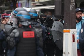 Protesters Attempt Wildcat Demonstration - Paris