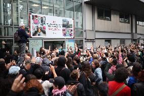 Bloquons-Tout At The Gare du Nord - Paris