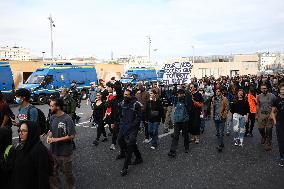 Bloquons-Tout At The Gare du Nord - Paris