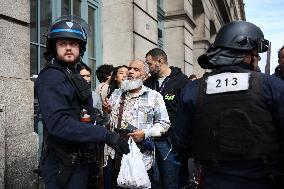 Bloquons-Tout At The Gare du Nord - Paris