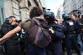 Bloquons-Tout At The Gare du Nord - Paris
