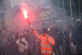 Bloquons-Tout At The Gare du Nord - Paris