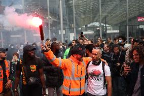 Bloquons-Tout At The Gare du Nord - Paris