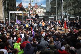 Bloquons-Tout At The Gare du Nord - Paris