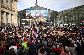 Bloquons-Tout At The Gare du Nord - Paris