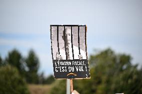 Bloquons Tout - Strike action at the Amazon Warehouse - Bretigny-Sur-Orge