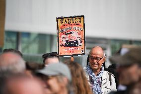 Bloquons Tout - Strike action at the Amazon Warehouse - Bretigny-Sur-Orge
