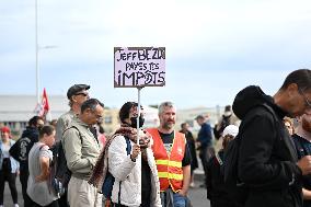 Bloquons Tout - Strike action at the Amazon Warehouse - Bretigny-Sur-Orge