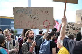 Bloquons Tout - Strike action at the Amazon Warehouse - Bretigny-Sur-Orge