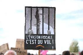 Bloquons Tout - Strike action at the Amazon Warehouse - Bretigny-Sur-Orge