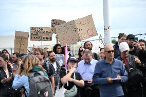 Bloquons Tout - Strike action at the Amazon Warehouse - Bretigny-Sur-Orge