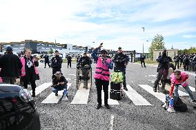 Bloquons Tout - Strike action at the Amazon Warehouse - Bretigny-Sur-Orge