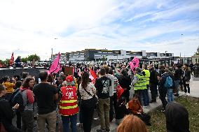 Bloquons Tout - Strike action at the Amazon Warehouse - Bretigny-Sur-Orge