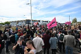 Bloquons Tout - Strike action at the Amazon Warehouse - Bretigny-Sur-Orge